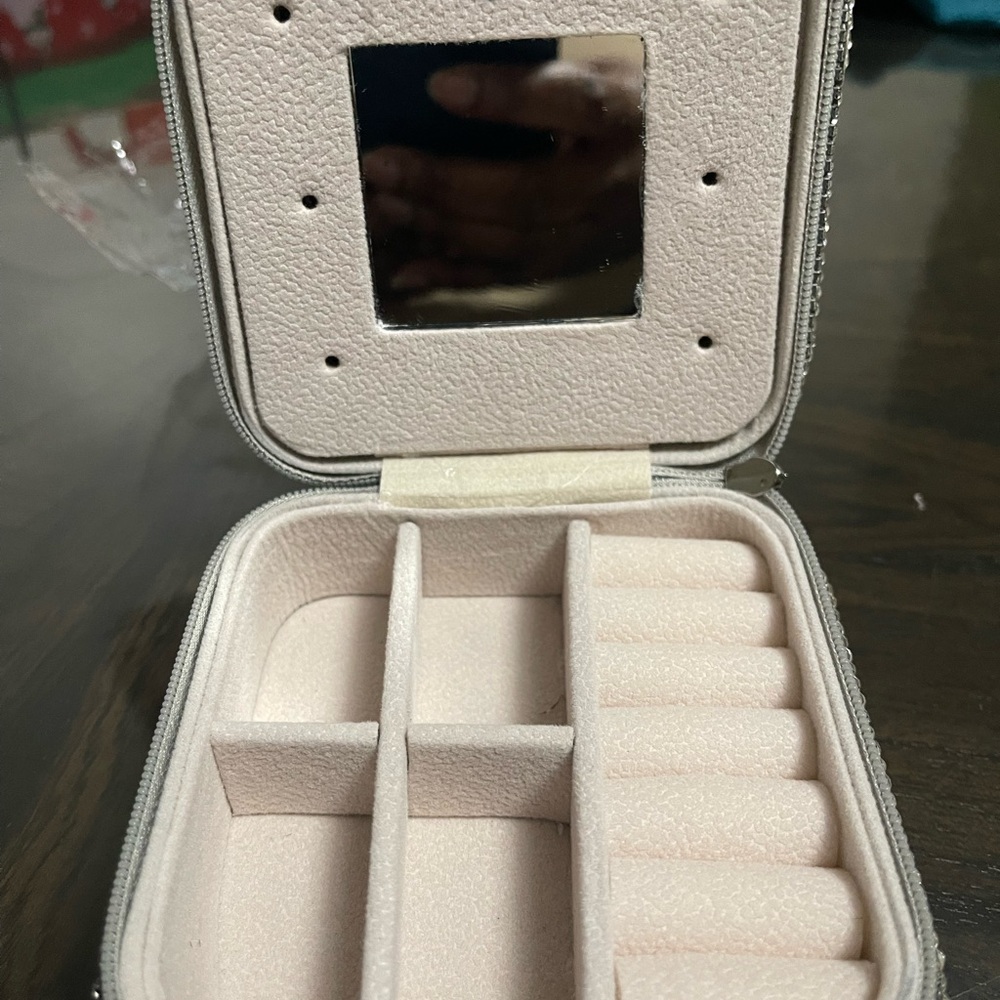 AKIRA Silver Rhinestone Box - Picture 2 of 4